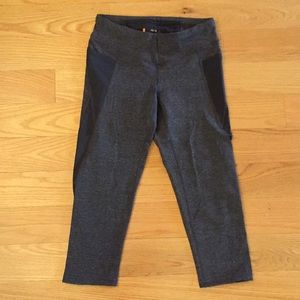 Unworn Lucy Capri Yoga/Running Pant